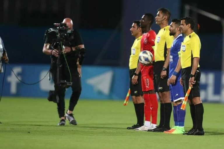 داور حق استقلال را خورد