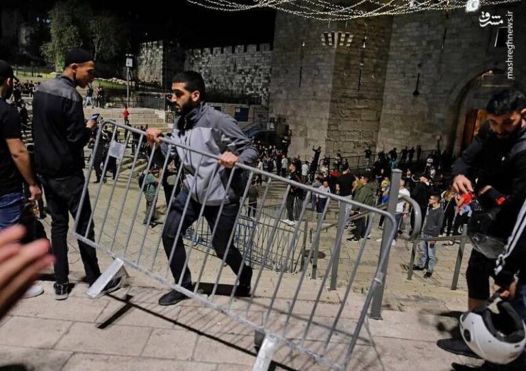 عکس/ خوشحالی شبانه فلسطینیها در بیتالمقدس