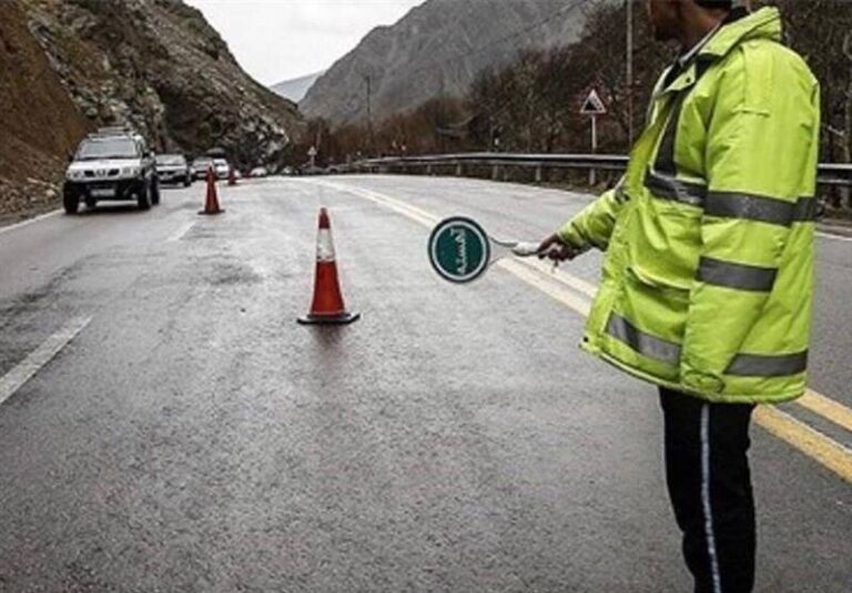 ادامه انسداد جاده هراز در مسیر رفت و برگشت