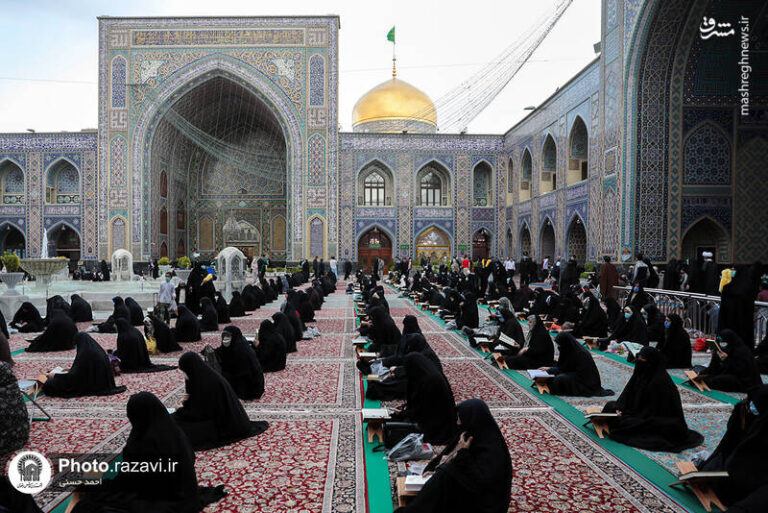 عکس/ جزء خوانی قرآن کریم در حرم مطهر رضوی