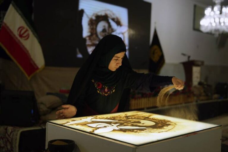 فیلم/ نقاشی با شن فاطمه عبادی درباره سردار سلیمانی