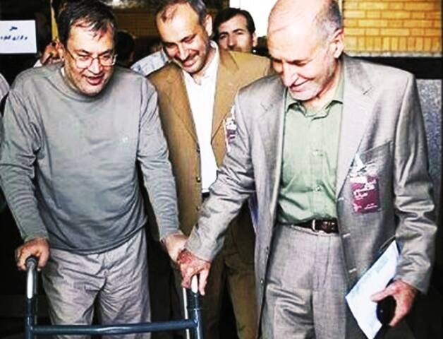 گروه فشار جبهه اصلاحات مخالفان را تسویه میکند/ ظریف دولتمرد نیست؛ لاریجانی از سر اصلاحطلبان هم زیاد…