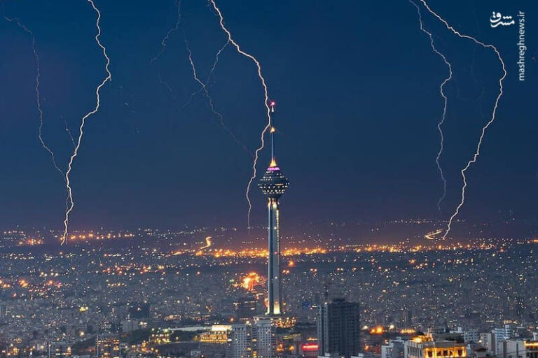 تصاویری از رعد و برق شب گذشته آسمان تهران