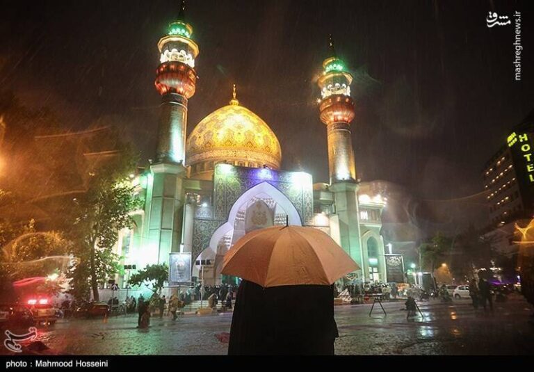 عکس/ حال دلهای بارانی زیر بارش رحمت الهی در شب قدر