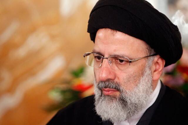 پاسخ نادری درباره پخش زنده سخنرانی رئیسی