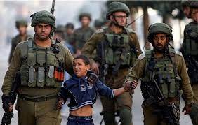 اسارت سربازان صهیونیست توسط نوجوان فلسطینی!+ عکس