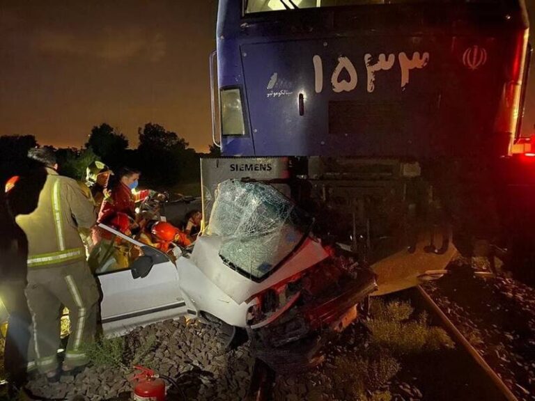 ۲ مصدوم بر اثر برخورد قطار با پراید