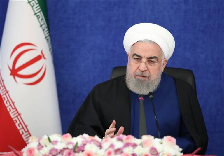 روحانی: خدمت به خانواده شهدا بزرگترین افتخار دولت است