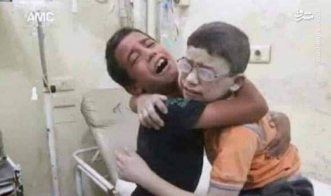 عکس/ شادی پسر فلسطینی از زنده بودن برادرش
