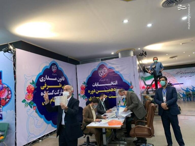 عکس/ ثبت نام رییس جبهه مستقلین و اعتدالگرایان در انتخابات