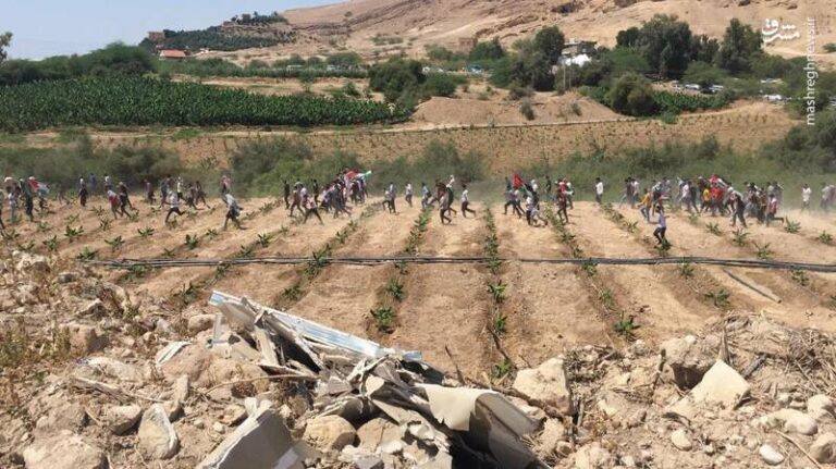 عبور جوانان اردنی از مرز فلسطین