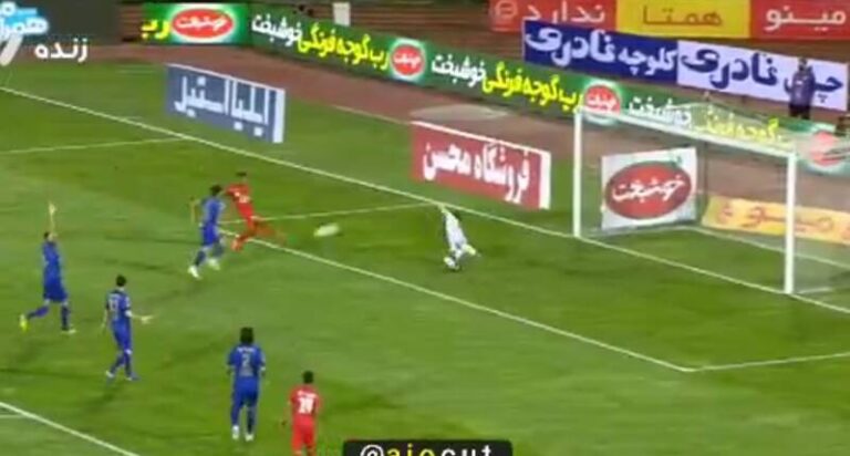 گل اول پرسپولیس به استقلال