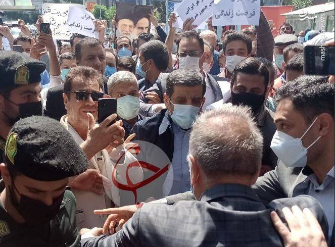 عکس/ ثبت نام عزت الله ضرغامی در انتخابات