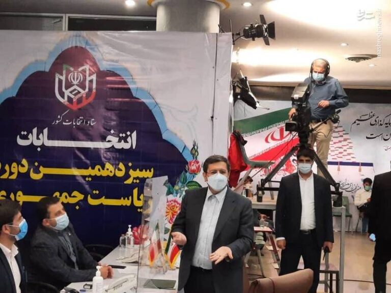 عکس/ رئیس بانک مرکزی روحانی هم ثبت نام کرد