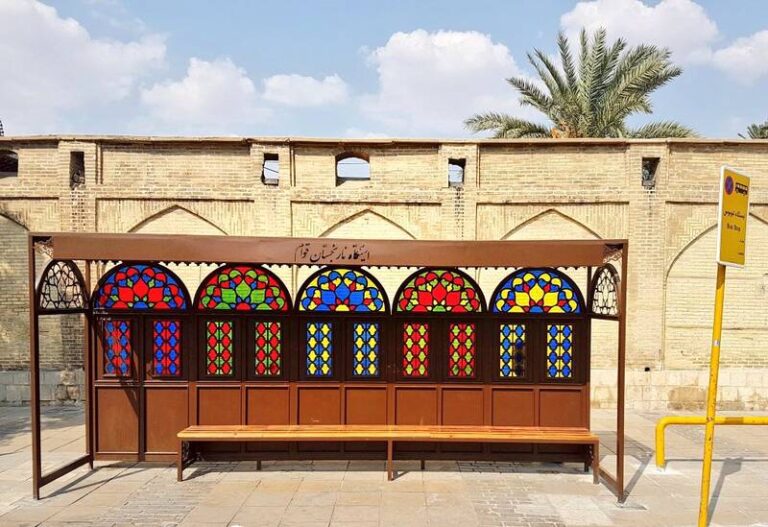 ایستگاه اتوبوس با طرح مسجد نصیرالملک + عکس