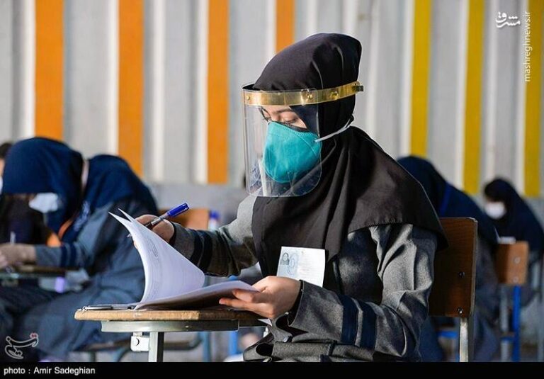 عکس/ رعایت پروتکلهای بهداشتی در امتحانات نهایی