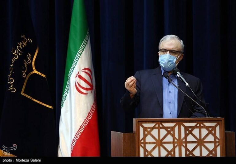 تزریق واکسن داخلی در کنار واکسنهای وارداتی در کشور انجام میشود/ اعلام زمان تزریق عمومی واکسن ایرانی