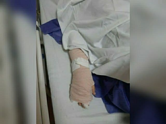 در پی امتناع از حذف مکالمات؛ ضرب و شتم و شکاندن انگشت یک خبرنگار توسط مامور حراست دانشگاه علوم پزشکی…