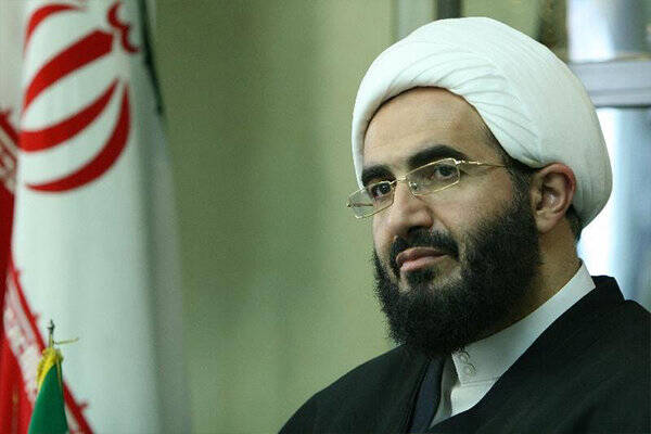 انتقاد امام جمعه تهران از بی قیدی فضای مجازی