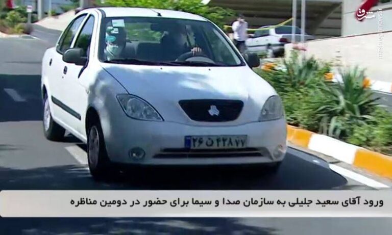 عکس/ سعید جلیلی با تیبا به محل مناظرات آمد