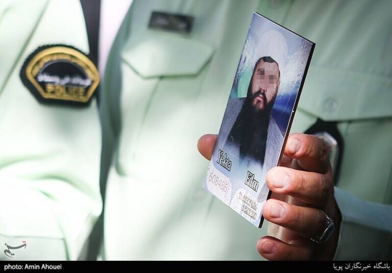 افشای محل نگهداری فشنگهای جنگی پس از بازداشت سرهنگ قلابی زورگیر! + عکس