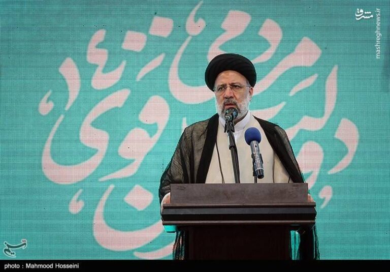 صحبت های مجری همزمان با ورود رئیسی به ورزشگاه اهواز+ فیلم