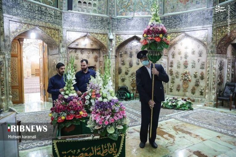 عکس/ گل آرایی ضریح مطهر حضرت معصومه(س) ‎
