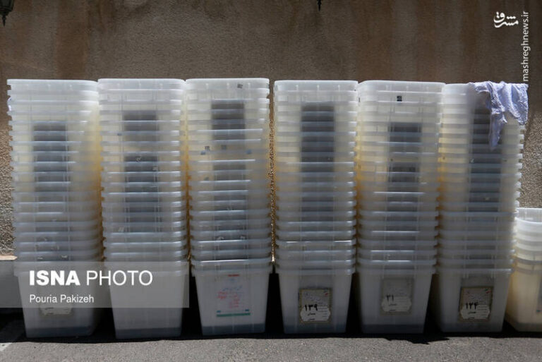 عکس/ آماده سازی صندوقهای اخذ رای در همدان