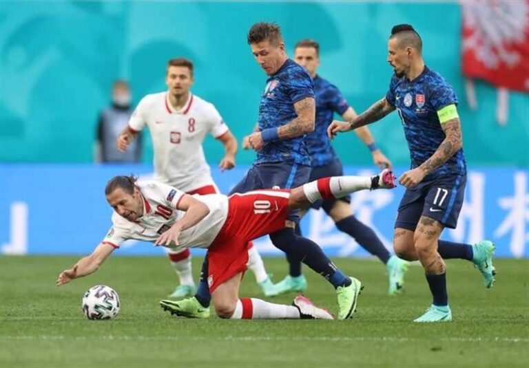 عکس/ شکست لهستان مقابل اسلواکی